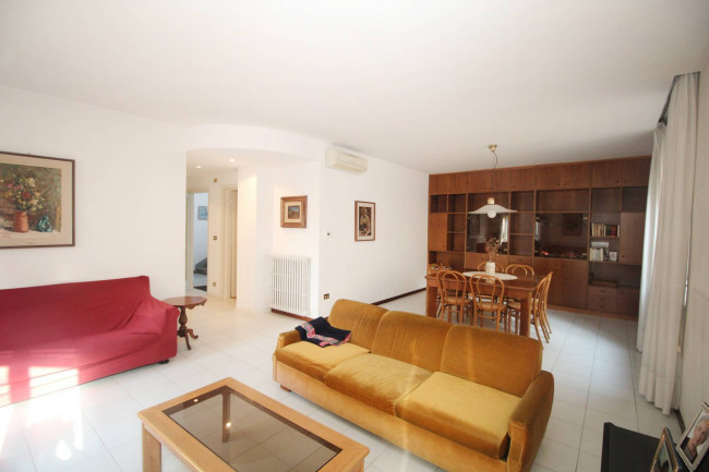 Appartamento in vendita a Lazzate