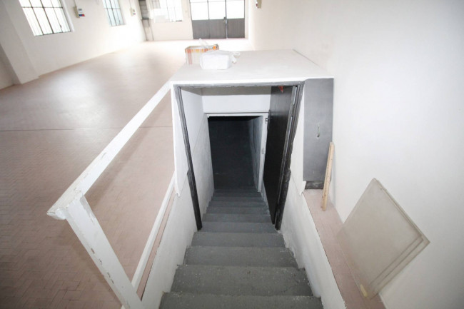 Locale commerciale in affitto a Lazzate