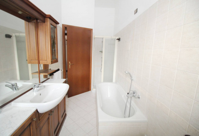 Appartamento in vendita a Lazzate