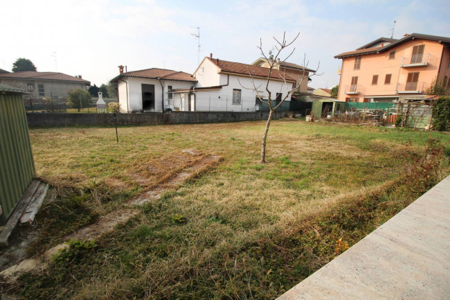Terreno edificabile in vendita a Lazzate