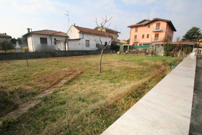 Terreno edificabile in vendita a Lazzate