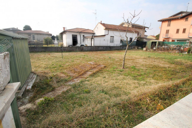 Terreno edificabile in vendita a Lazzate
