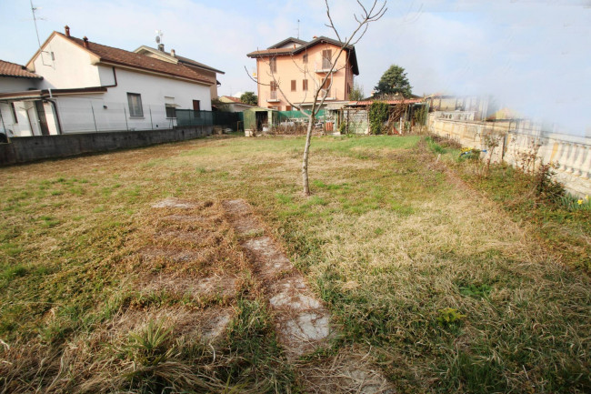 Terreno edificabile in vendita a Lazzate