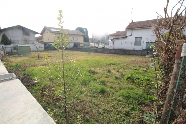Terreno edificabile in vendita a Lazzate