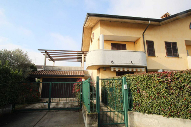 Appartamento in vendita a Lazzate