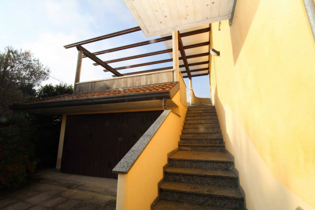 Appartamento in vendita a Lazzate