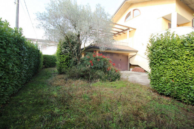 Appartamento in vendita a Lazzate