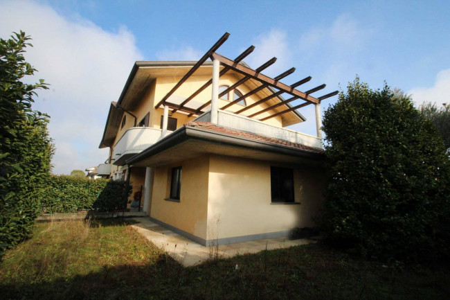 Appartamento in vendita a Lazzate