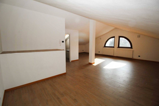 Appartamento in vendita a Lazzate