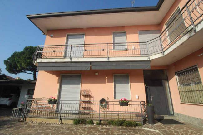 Appartamento in vendita a Lazzate