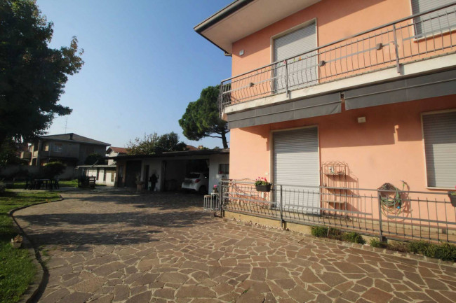 Appartamento in vendita a Lazzate