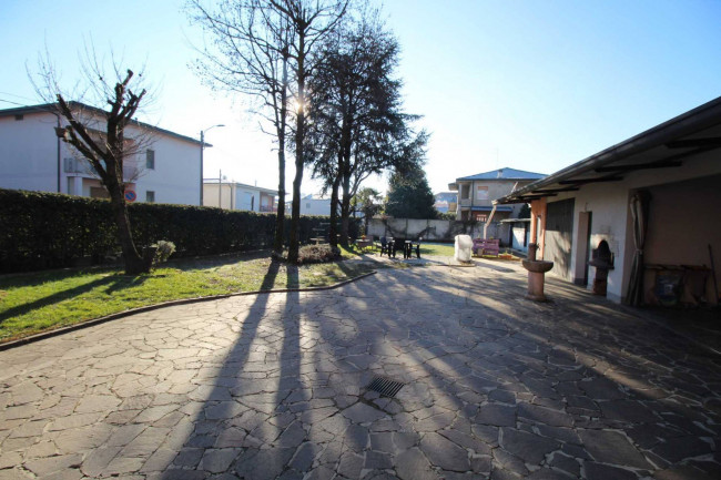 Appartamento in vendita a Lazzate