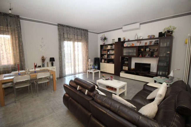 Appartamento in vendita a Lazzate