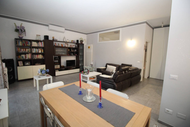 Appartamento in vendita a Lazzate