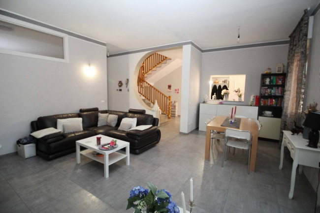 Appartamento in vendita a Lazzate