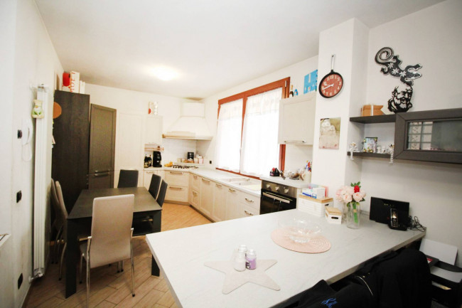 Appartamento in vendita a Bregnano