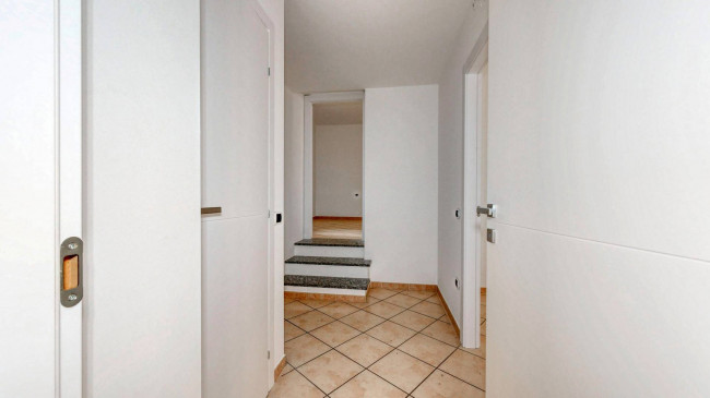 Appartamento in vendita a Lazzate