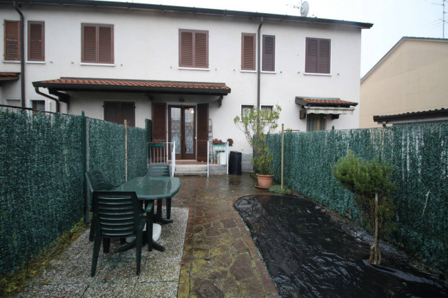 Villette a schiera in affitto a Lazzate