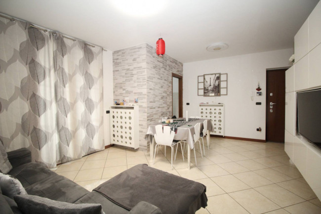 Appartamento in vendita a Lazzate
