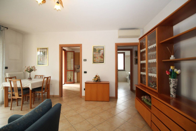 Appartamento in vendita a Lazzate