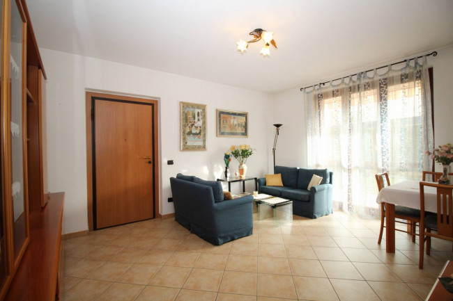 Appartamento in vendita a Lazzate