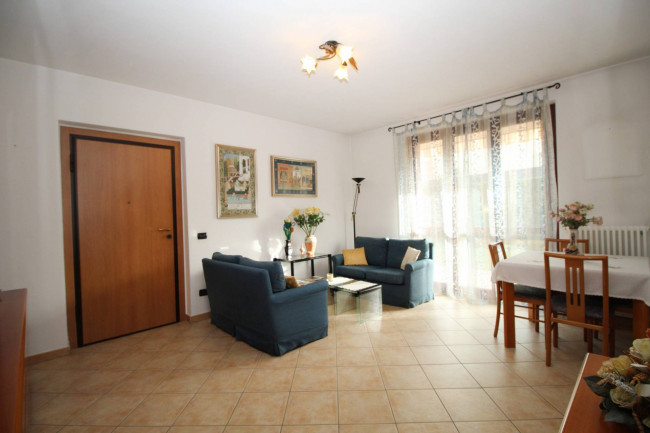 Appartamento in vendita a Lazzate