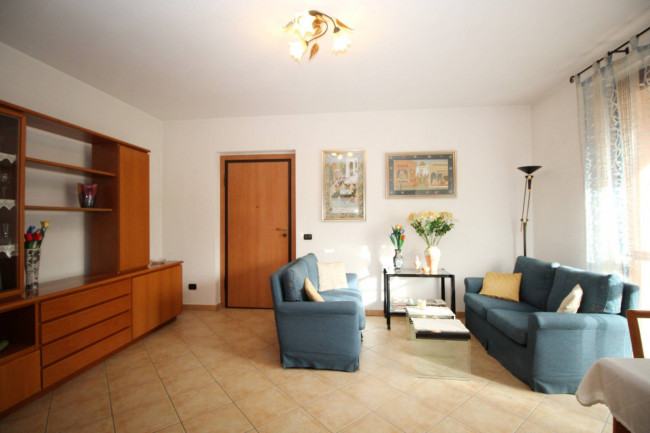 Appartamento in vendita a Lazzate