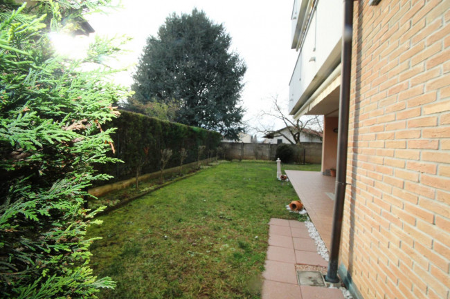 Appartamento in vendita a Lazzate