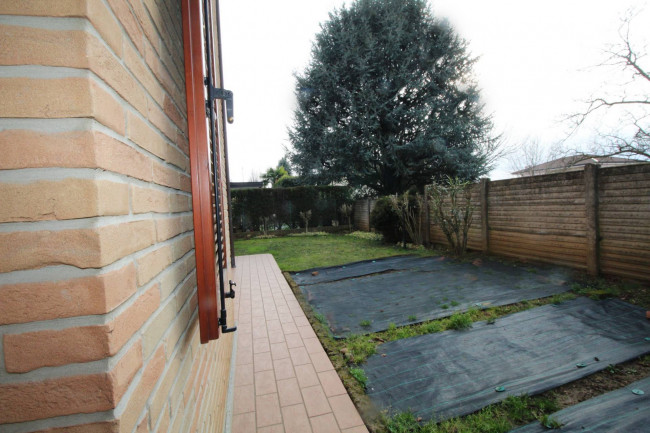 Appartamento in vendita a Lazzate