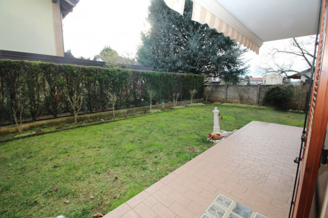 Appartamento in vendita a Lazzate