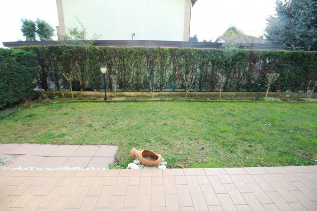 Appartamento in vendita a Lazzate