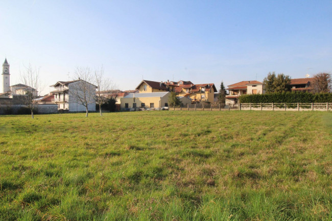 Terreno edificabile in vendita a Lazzate