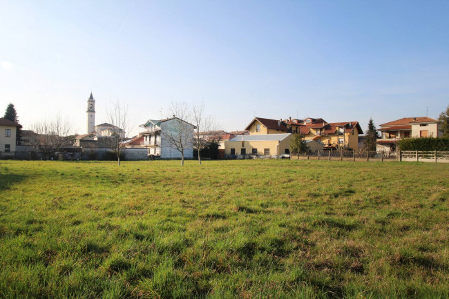 Terreno edificabile in vendita a Lazzate