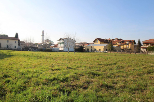 Terreno edificabile in vendita a Lazzate