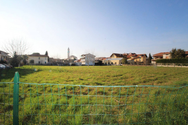 Terreno edificabile in vendita a Lazzate
