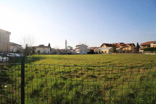 Terreno edificabile in vendita a Lazzate
