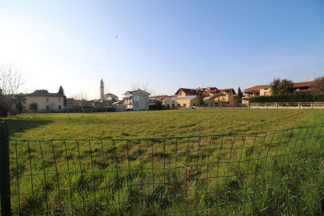 Terreno edificabile in vendita a Lazzate