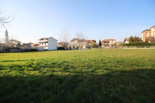Terreno edificabile in vendita a Lazzate