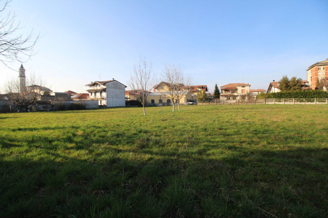 Terreno edificabile in vendita a Lazzate
