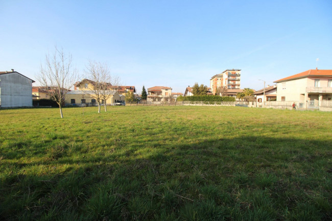 Terreno edificabile in vendita a Lazzate