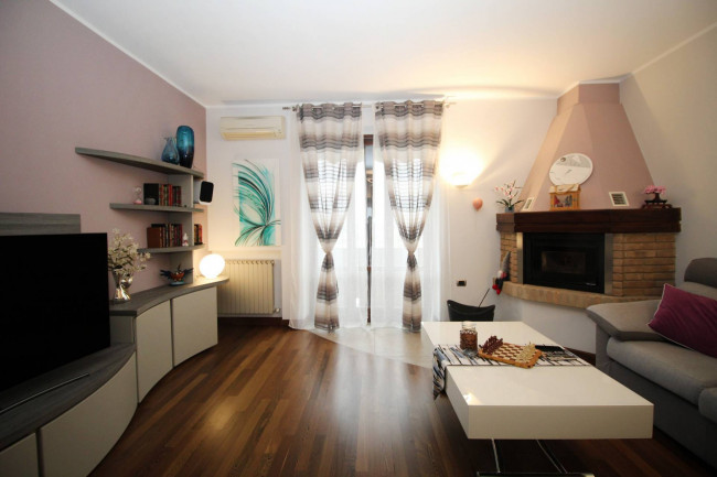 Appartamento in vendita a Lazzate