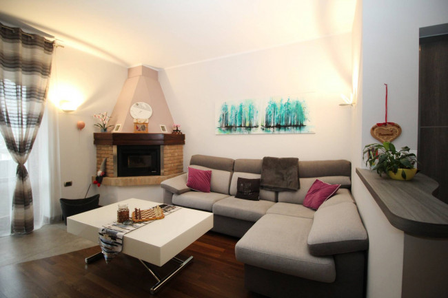 Appartamento in vendita a Lazzate