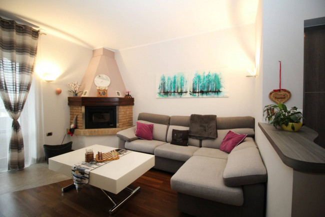 Appartamento in vendita a Lazzate