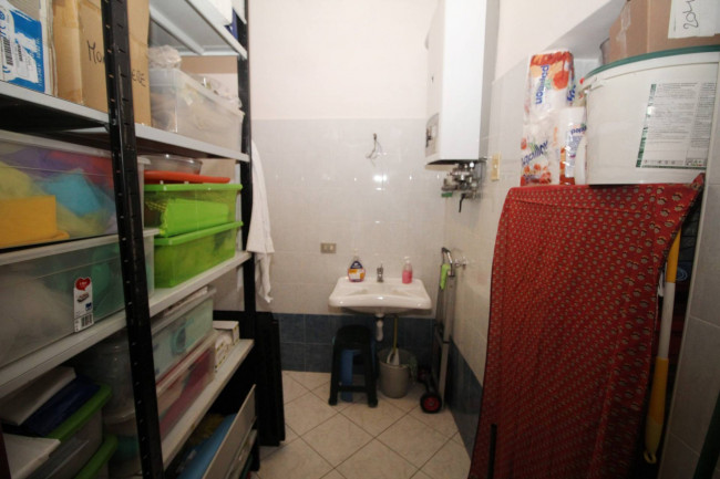 Locale commerciale in vendita a Lazzate