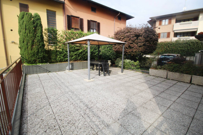 Appartamento in vendita a Lazzate