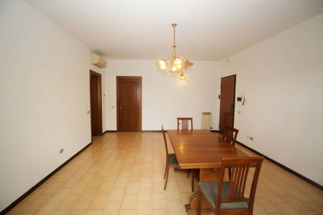 Appartamento in vendita a Lazzate