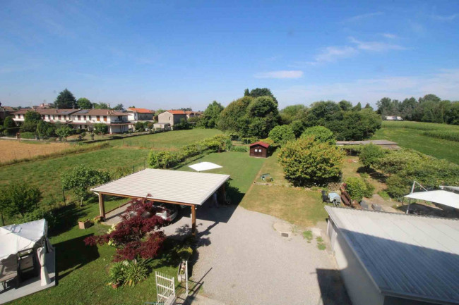 Appartamento in vendita a Lazzate