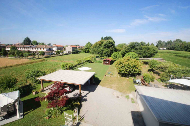Appartamento in vendita a Lazzate