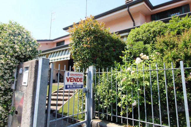 Villa in vendita a Lazzate
