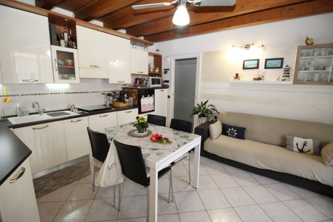 Appartamento in vendita a Lazzate